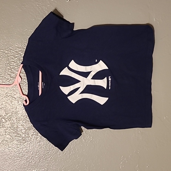 Team Athletics Other - New York Yankees Boys size 5 excellent condition